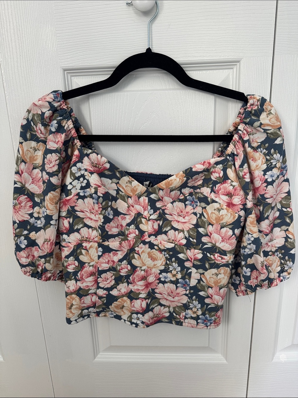Abercrombie and Fitch Floral Puff-Sleeve Crop Top - Pink Floral